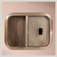 Ventana Corrediza Natural con 1/2 Mosquitero y vidrio 80 x 40